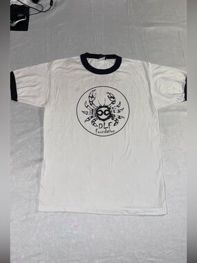 Vintage 2002 Independent Truck Company DLF Foundation Cancer Sucks Ringer Tee L